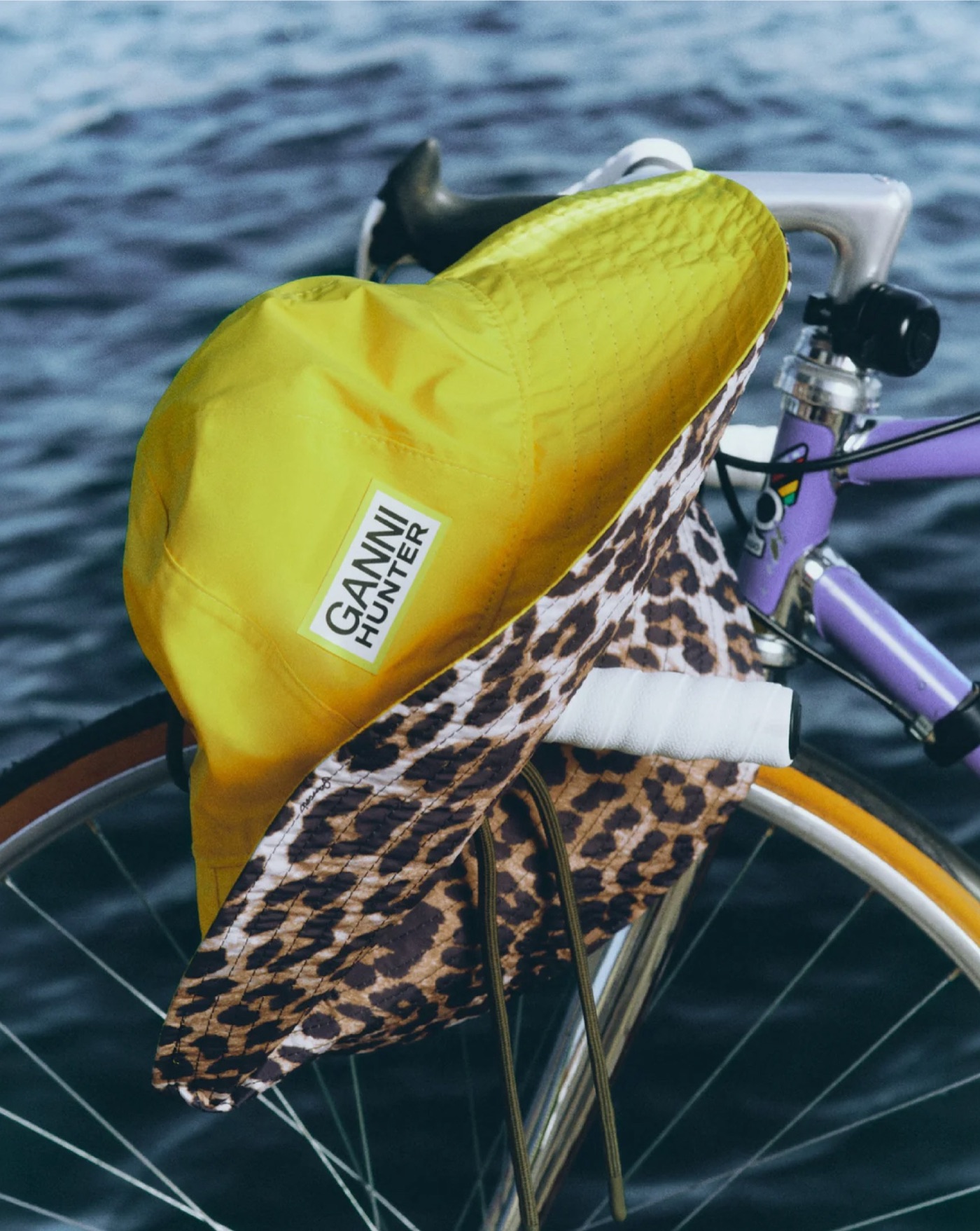 Ganni x Hunter Waterproof Bucket Hat ve şemsiye